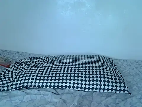 Snapshot of laetitia_ chatting on 10-18-25, 01:08 laetitia online show from 10-18-25, 01:08