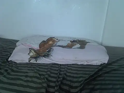 Snapshot of laetitia_ chatting on 11-06-25, 02:12 laetitia online show from 11-06-25, 02:12