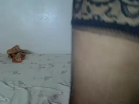 laetitia  online show from 02-25-26, 06:01