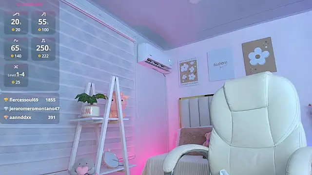 Snapshot of Cristall_Bunny chatting on 01-25-25, 06:45 Cristall Bunny online show from 01-25-25, 06:45