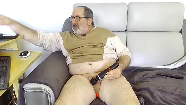 Snapshot of gillou1234 chatting on 03-26-26, 12:33 gillou1234 online show from 03-26-26, 12:33