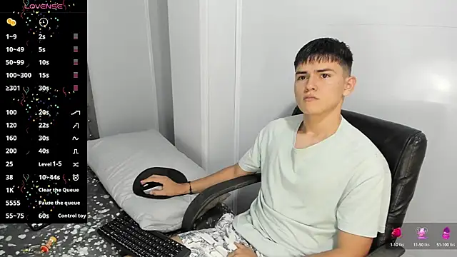 Jacobb Lee online show from 12-28-24, 06:40