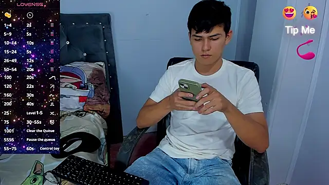 Snapshot of Jacobb_Lee chatting on 10-17-25, 08:44 Jacobb Lee online show from 10-17-25, 08:44