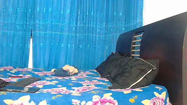 Hot Sharks  online show from 10-06-25, 07:50