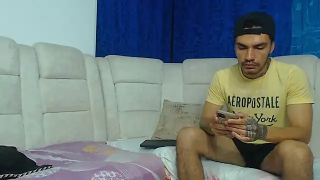 Snapshot of Hot_Sharks_ chatting on 03-03-26, 07:58 Hot Sharks online show from 03-03-26, 07:58