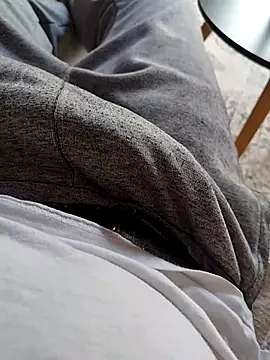 A man in public online show from 12-18-25, 02:12