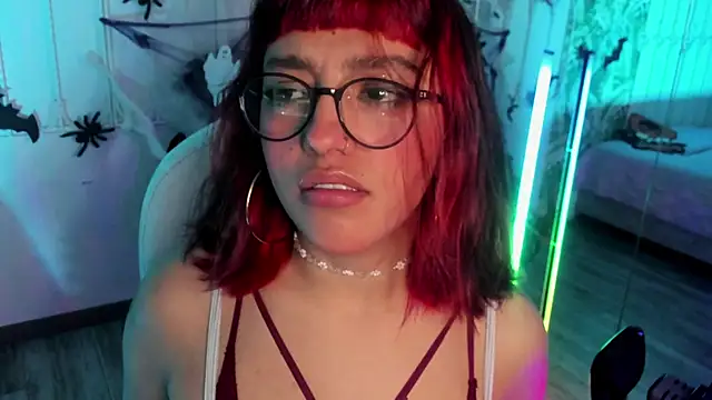 cute hollywood online show from 11-02-25, 05:48