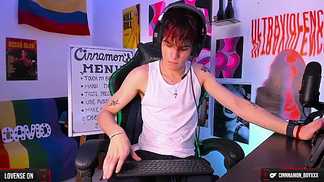 cinnamon boyxxx online show from 12-17-24, 04:56