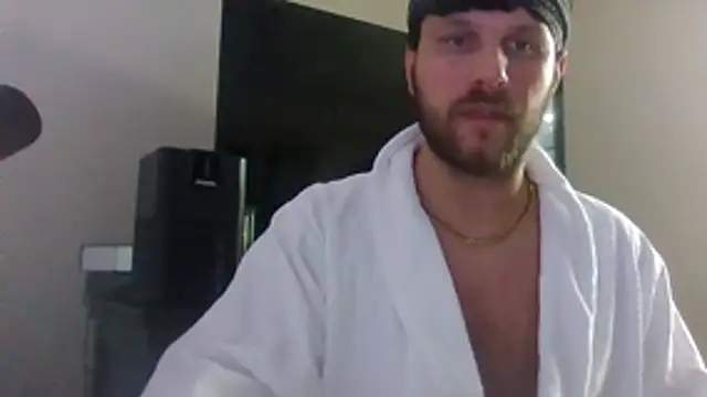 Snapshot of jonnybans chatting on 06-24-26, 02:49 jonnybans online show from 06-24-26, 02:49