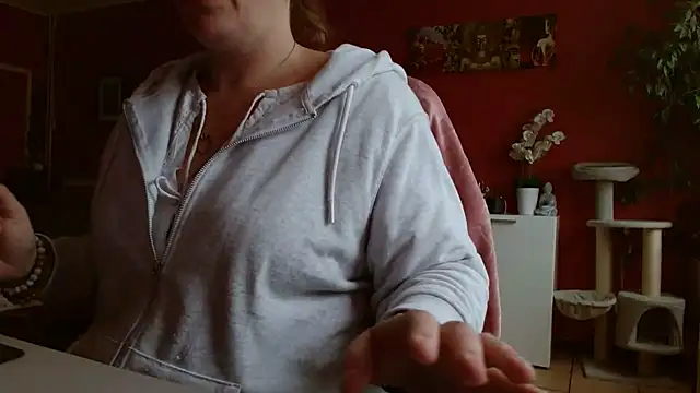 cruellaculdenfer67 online show from 06-08-26, 07:31
