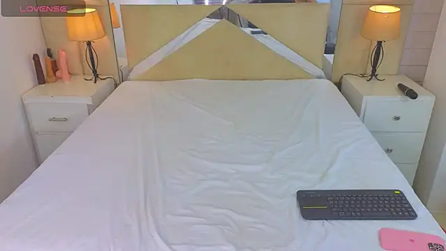 Snapshot of Tiphani_walker_ chatting on 09-27-25, 12:15 Tiphani walker online show from 09-27-25, 12:15