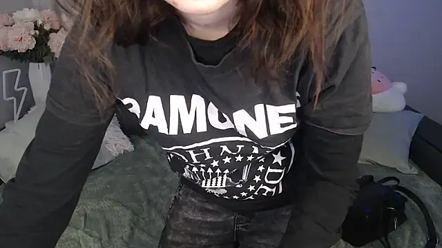 Mini Diva online show from 12-16-24, 09:03