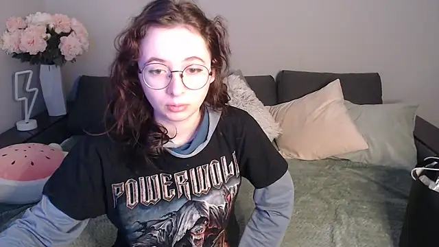 Mini Diva online show from 02-04-25, 09:07