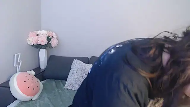 Mini Diva online show from 03-18-25, 09:09