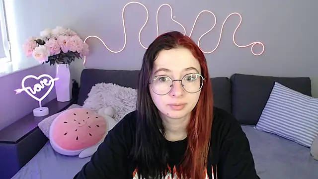 Snapshot of Mini_Diva chatting on 11-14-25, 09:08 Mini Diva online show from 11-14-25, 09:08