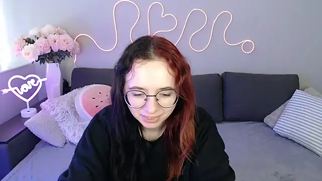 Snapshot of Mini_Diva chatting on 11-25-25, 09:09 Mini Diva online show from 11-25-25, 09:09