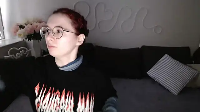 Snapshot of Mini_Diva chatting on 11-28-25, 09:12 Mini Diva online show from 11-28-25, 09:12