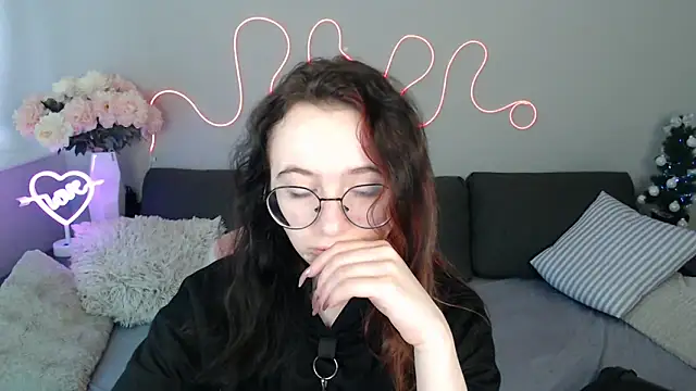 Snapshot of Mini_Diva chatting on 01-07-26, 09:12 Mini Diva online show from 01-07-26, 09:12