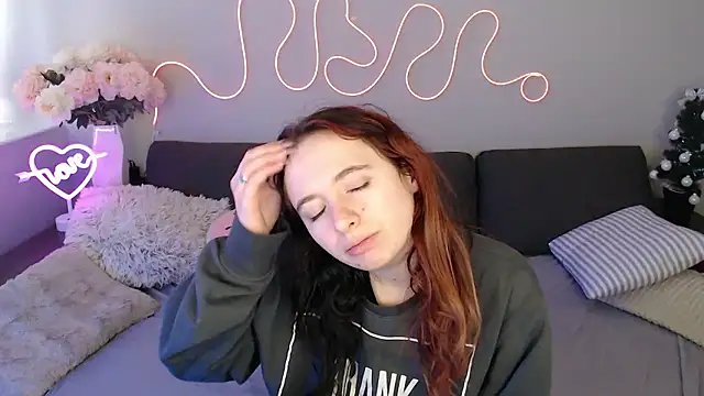 Snapshot of Mini_Diva chatting on 01-09-26, 09:12 Mini Diva online show from 01-09-26, 09:12