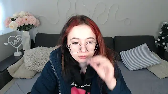 Snapshot of Mini_Diva chatting on 01-11-26, 09:14 Mini Diva online show from 01-11-26, 09:14