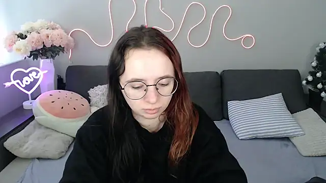 Snapshot of Mini_Diva chatting on 01-18-26, 09:13 Mini Diva online show from 01-18-26, 09:13