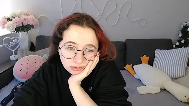 Snapshot of Mini_Diva chatting on 02-14-26, 09:06 Mini Diva online show from 02-14-26, 09:06