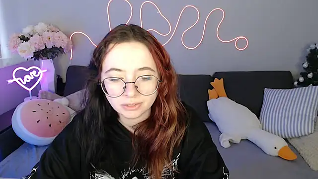 Snapshot of Mini_Diva chatting on 02-17-26, 09:06 Mini Diva online show from 02-17-26, 09:06