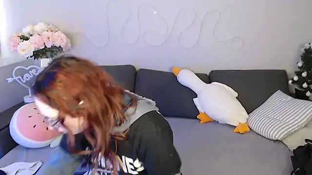 Mini Diva online show from 02-18-26, 09:16