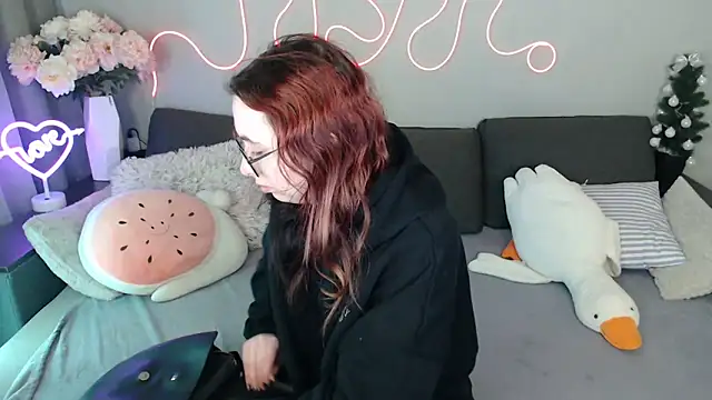 Mini Diva online show from 03-30-26, 08:26