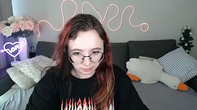Mini Diva online show from 05-04-26, 08:54