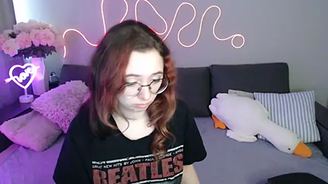 Mini Diva online show from 05-17-26, 08:34