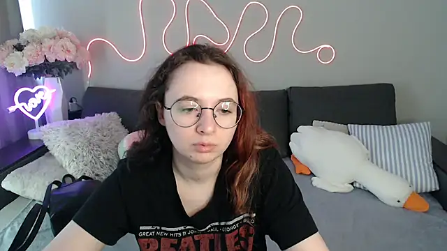 Mini Diva online show from 05-18-26, 08:31