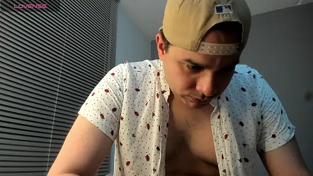Latin boy surprisee online show from 05-05-26, 12:51