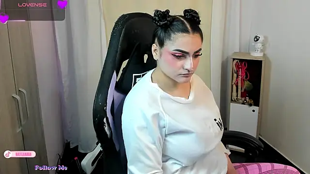 setzuna  online show from 10-30-25, 03:19