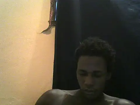 Snapshot of Bigras0011 chatting on 06-01-26, 01:13 Bigras0011 online show from 06-01-26, 01:13