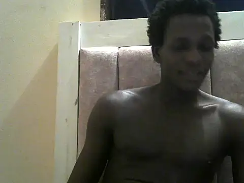 Snapshot of Bigras0011 chatting on 06-20-26, 04:21 Bigras0011 online show from 06-20-26, 04:21