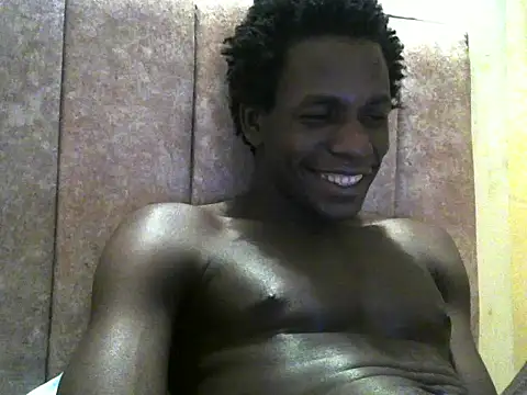 Snapshot of Bigras0011 chatting on 06-21-26, 05:59 Bigras0011 online show from 06-21-26, 05:59