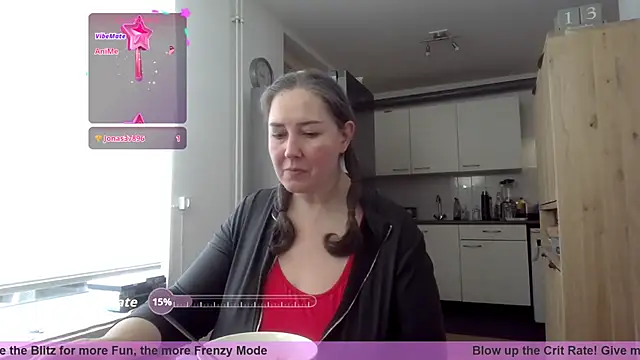 Snapshot of MilfGina chatting on 11-13-25, 08:46 MilfGina online show from 11-13-25, 08:46