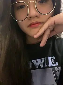 Krixxi22 online show from 12-17-24, 03:39