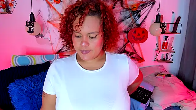 Snapshot of monicabbw_ chatting on 10-17-25, 04:37 monicabbw online show from 10-17-25, 04:37