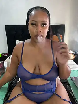 Snapshot of MimiCurves chatting on 01-07-25, 03:33 MimiCurves online show from 01-07-25, 03:33