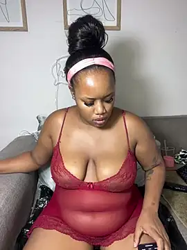 Snapshot of MimiCurves chatting on 02-26-25, 12:38 MimiCurves online show from 02-26-25, 12:38