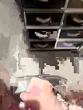 Snapshot of Deralboaus01 chatting on 11-08-25, 04:51 Deralboaus01 online show from 11-08-25, 04:51