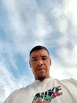 Snapshot of Mikee_98 chatting on 11-05-25, 03:23 Mikee 98 online show from 11-05-25, 03:23