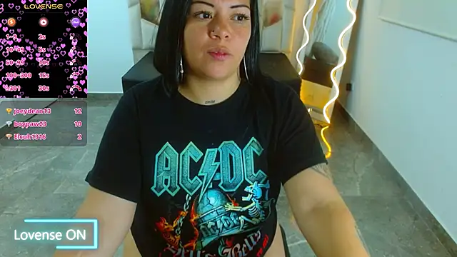 Snapshot of martinna_tay chatting on 01-08-25, 09:21 martinna tay online show from 01-08-25, 09:21