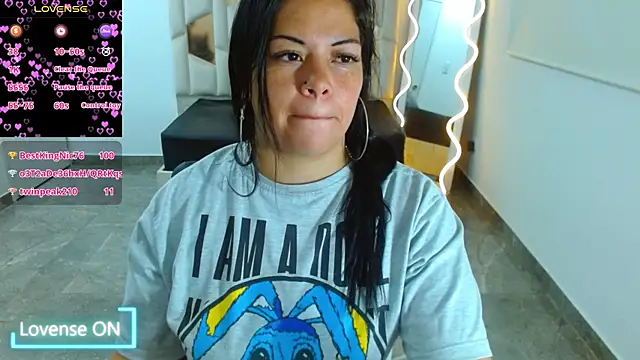 Snapshot of martinna_tay chatting on 01-11-25, 09:15 martinna tay online show from 01-11-25, 09:15
