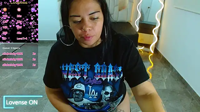 Snapshot of martinna_tay chatting on 01-20-25, 06:10 martinna tay online show from 01-20-25, 06:10