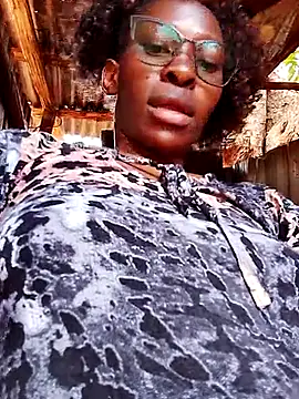 Snapshot of LOVELY-2BERRY chatting on 10-18-25, 08:59 LOVELY-2BERRY online show from 10-18-25, 08:59