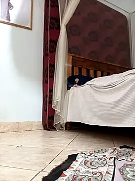 LOVELY-2BERRY online show from 12-17-25, 06:52