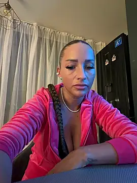 Snapshot of LovingBlondie chatting on 02-15-26, 04:09 LovingBlondie online show from 02-15-26, 04:09